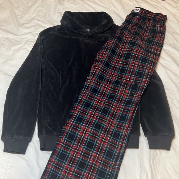 Gap Kids Pajama Sweatshirt & Flannel Pants - Picture 2 of 14